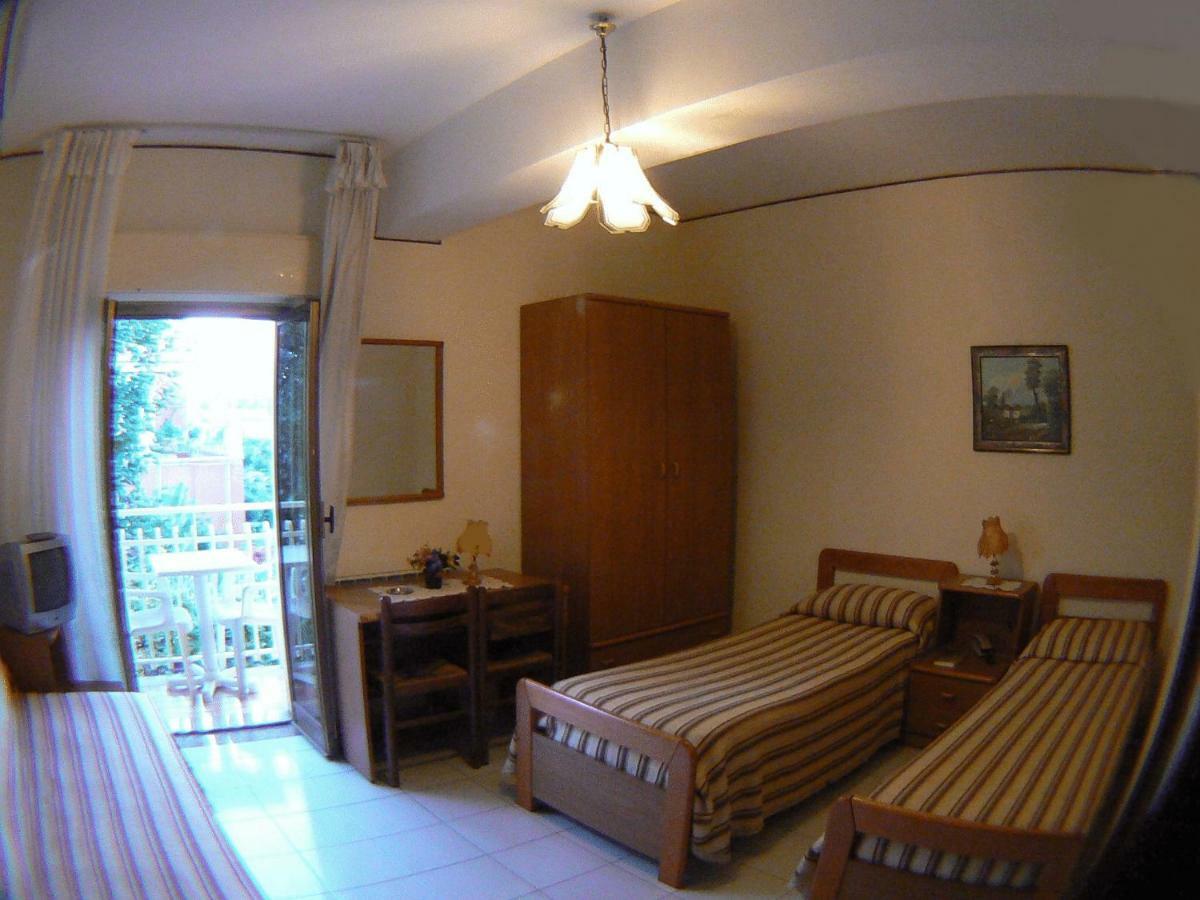 Hotel Eliseo Giardini Naxos Luaran gambar